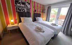 Kingsfield House By Cliftonvalley Apartments